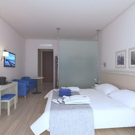 The Golden Coast Beach Hotel Pernera 외부 사진